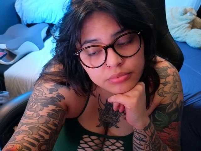 Miacanelaxo live cam preview