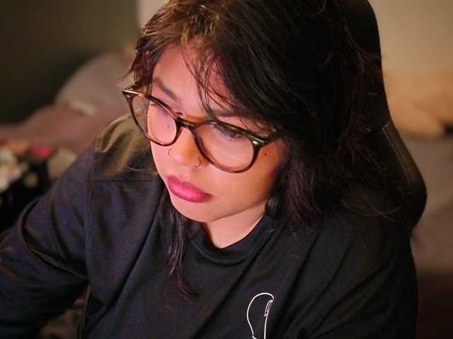 Miacanelaxo live cam preview