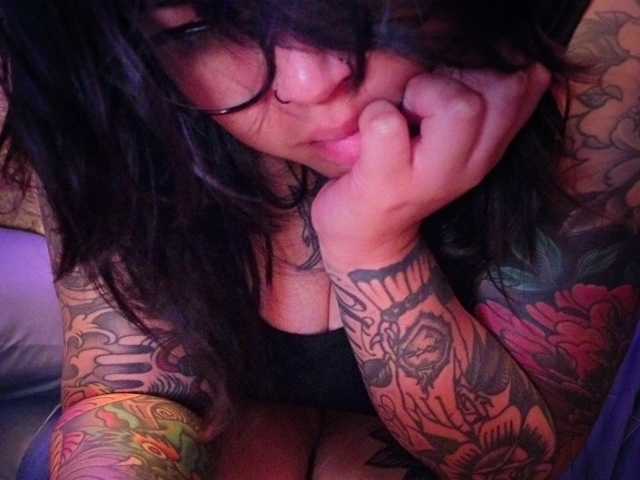Miacanelaxo live cam on BongaCams