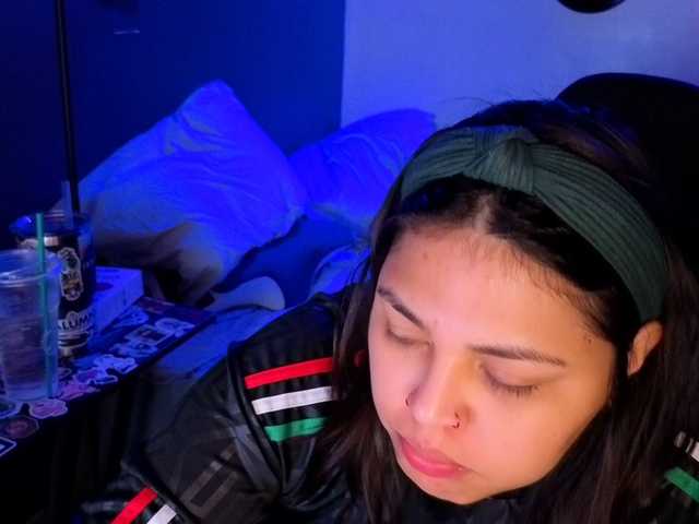 Miacanelaxo live webcam show