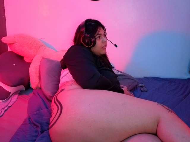 Miacanelaxo live cam on BongaCams