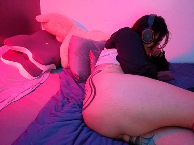 Miacanelaxo live cam on BongaCams