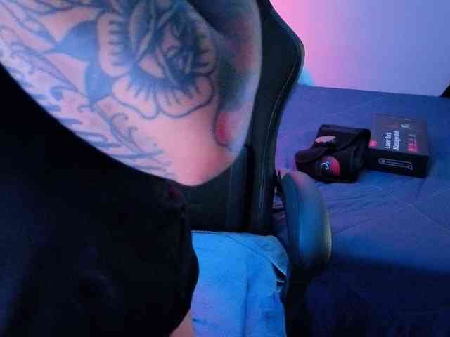 Miacanelaxo Live Webcam on BongaCams
