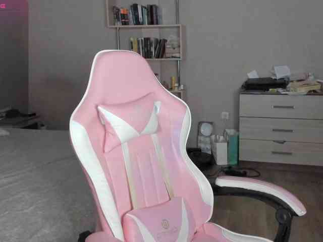 Model: Mary-Cherry