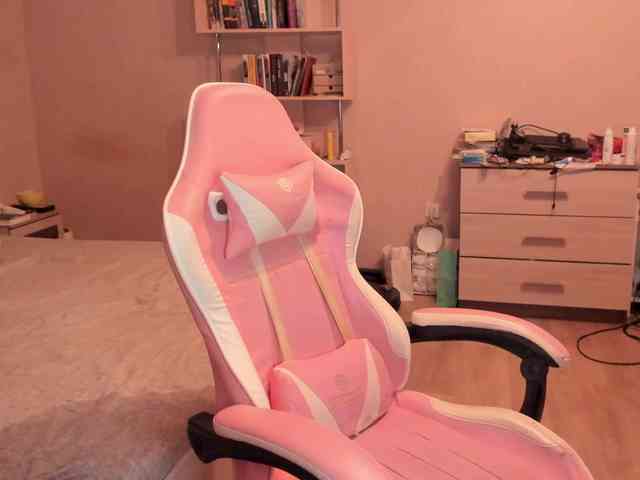 Mary-Cherry webcam