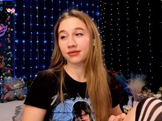 kiskaWEDNESDAY Porn Show