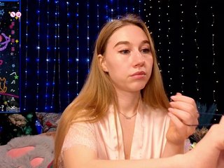 kiskaWEDNESDAY Porn Show