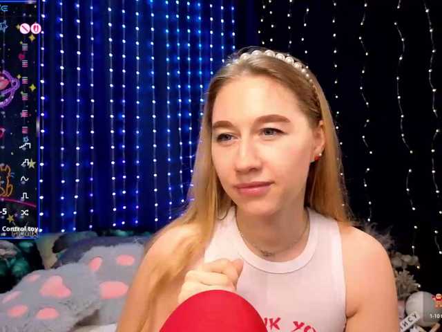 kiskaWEDNESDAY live cam preview