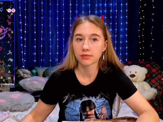 kiskaWEDNESDAY — live female cam
