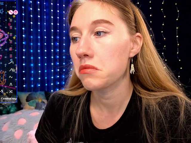 kiskaWEDNESDAY — live female cam