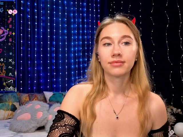 kiskaWEDNESDAY live cam preview