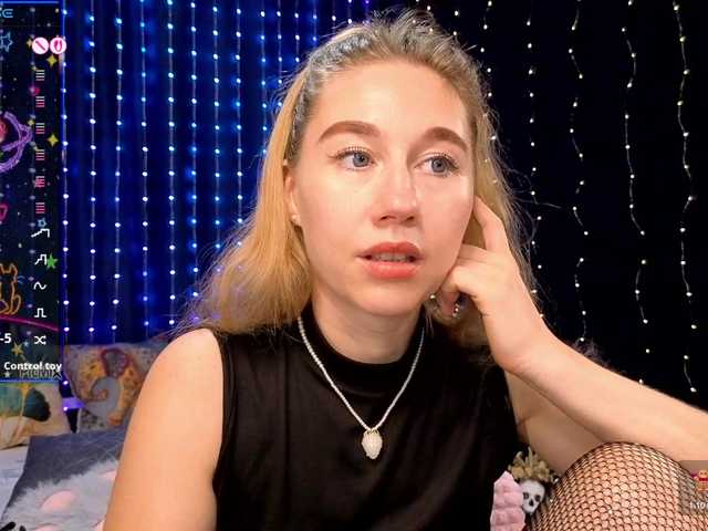 kiskaWEDNESDAY live cam preview