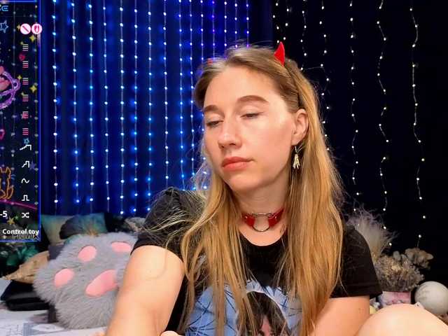 kiskaWEDNESDAY — live female cam