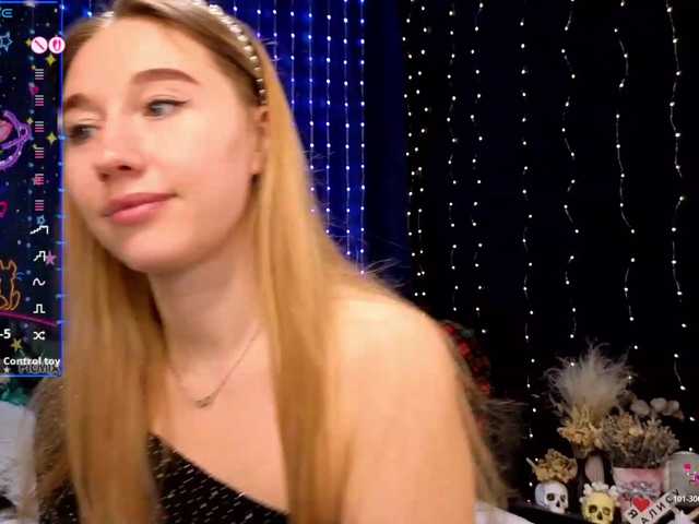 kiskaWEDNESDAY live cam preview