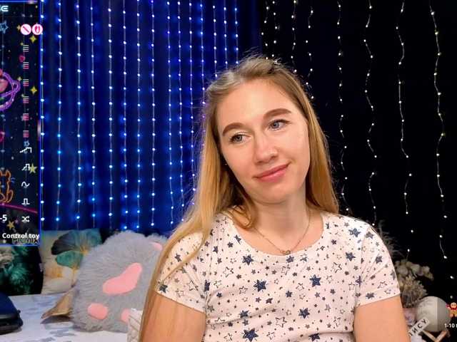 le modèle kiskaWEDNESDAY est en webcam porno dans un show sur le site bongacams, il possède les tags suivants: White/Caucasian,Blonde,Shaved