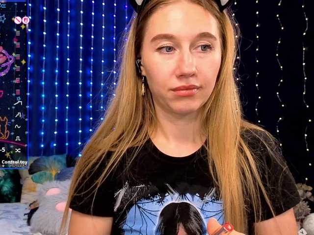 kiskaWEDNESDAY — live female cam