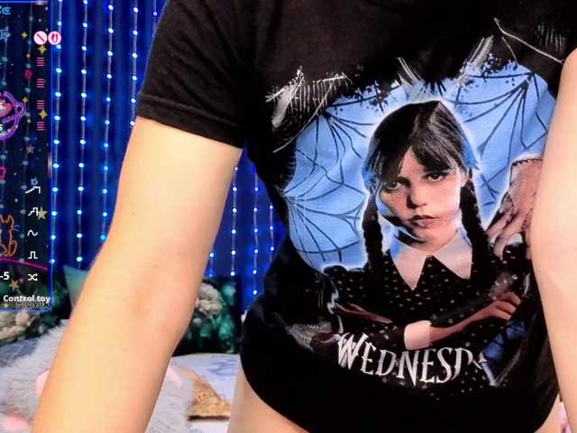 kiskaWEDNESDAY — live female cam