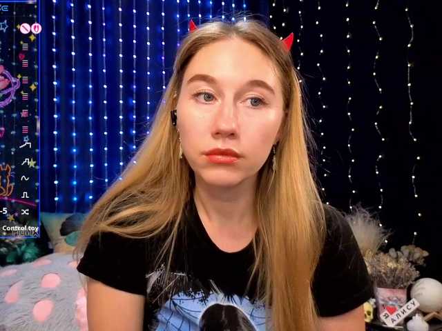 kiskaWEDNESDAY — live female cam