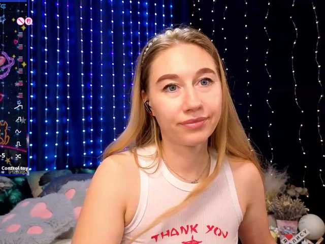 kiskaWEDNESDAY live cam preview