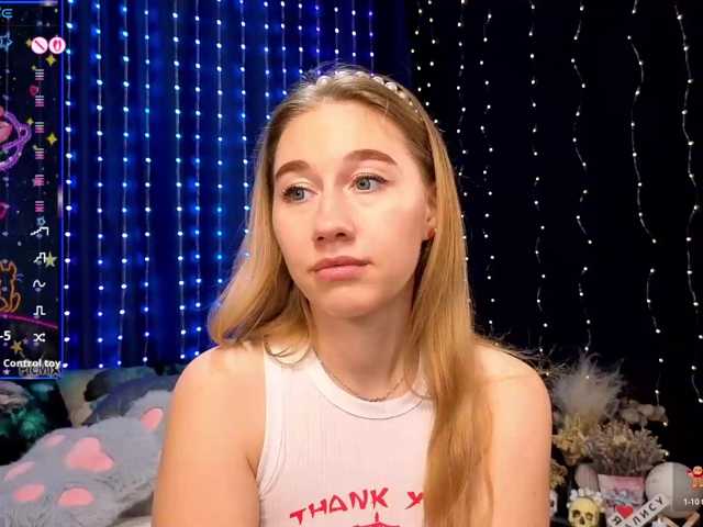 kiskaWEDNESDAY live cam preview