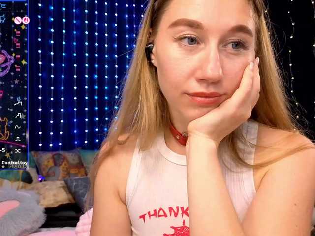 kiskaWEDNESDAY live cam preview