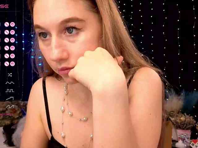 Model: kiskaWEDNESDAY