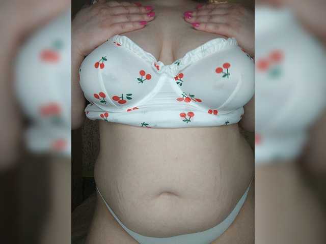 Cutecheeks's BongaCams show and profile