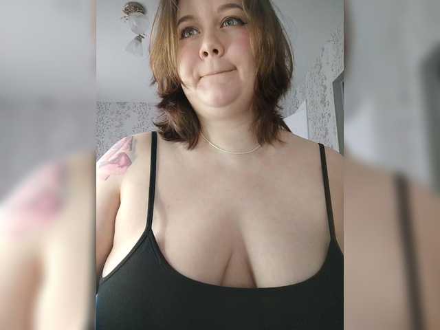 Cutecheeks's BongaCams show and profile