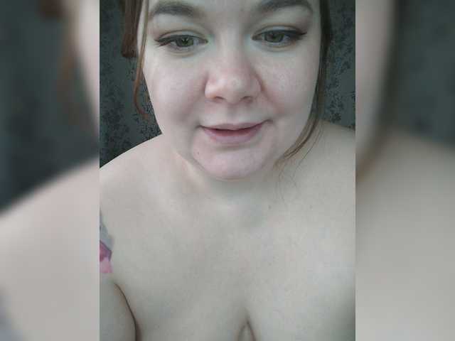 le modèle Ramen est en webcam porno dans un show sur le site bongacams, il possède les tags suivants: White/Caucasian,Brunette,Shaved