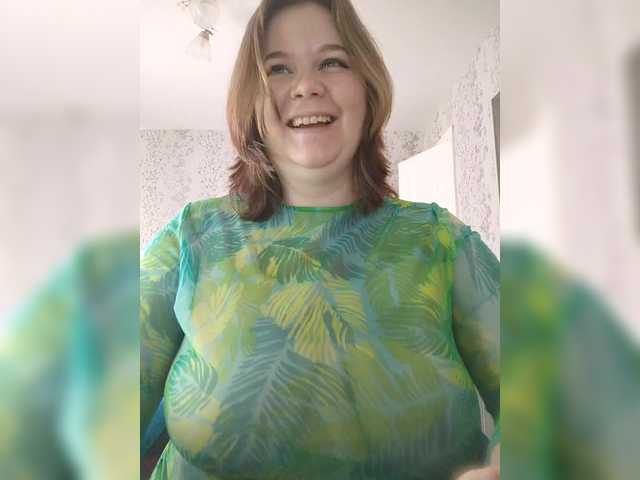 Cutecheeks's BongaCams show and profile