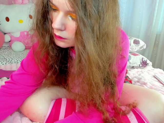 Kuraii live webcam show