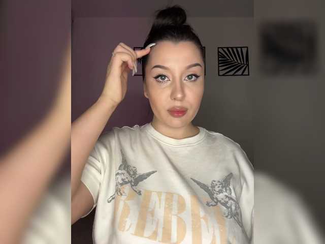 M-O-L-N-I-Y-A live cam on BongaCams