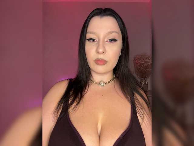 M-O-L-N-I-Y-A live webcam show