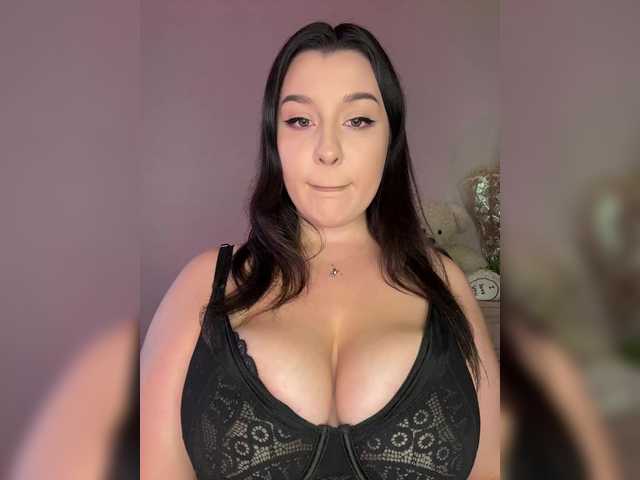 M-O-L-N-I-Y-A live cam on BongaCams