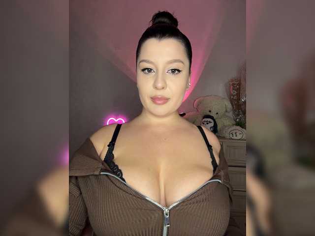 M-O-L-N-I-Y-A live cam on BongaCams