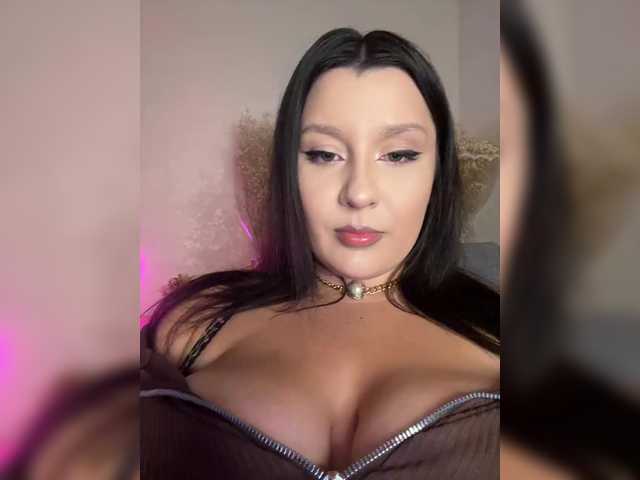 M-O-L-N-I-Y-A live cam on BongaCams