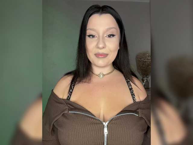 M-O-L-N-I-Y-A live webcam show