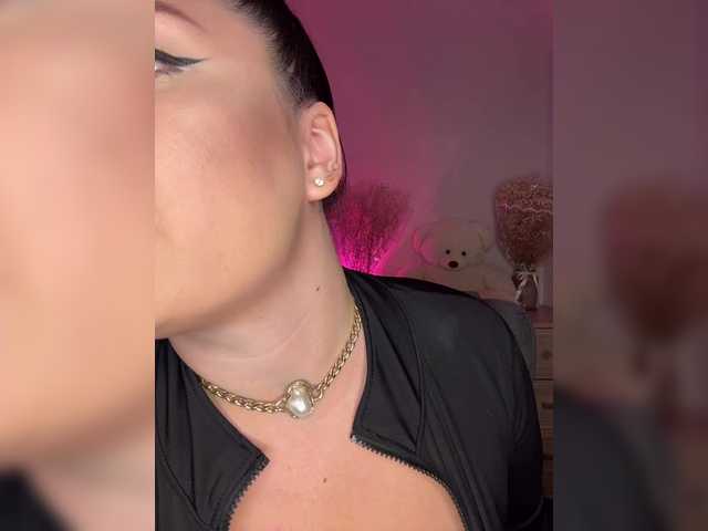 M-O-L-N-I-Y-A live cam on BongaCams
