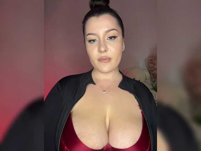 M-O-L-N-I-Y-A live cam on BongaCams