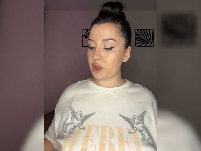 M-O-L-N-I-Y-A live cam on BongaCams
