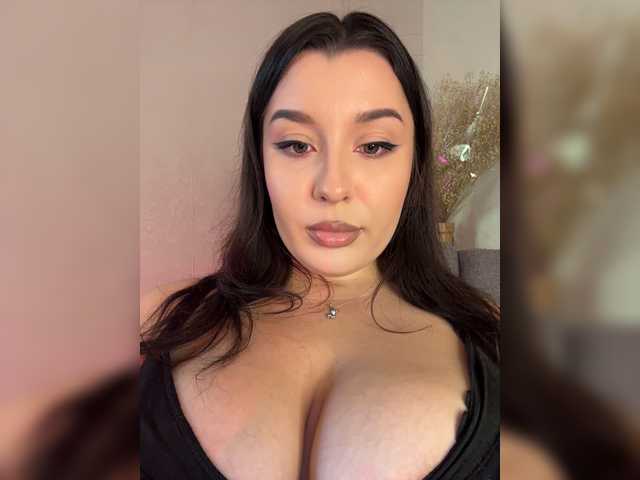 M-O-L-N-I-Y-A live cam on BongaCams