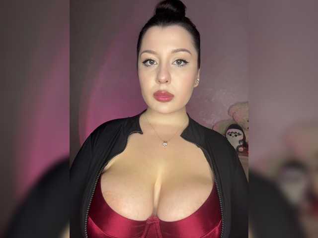 M-O-L-N-I-Y-A live cam on BongaCams