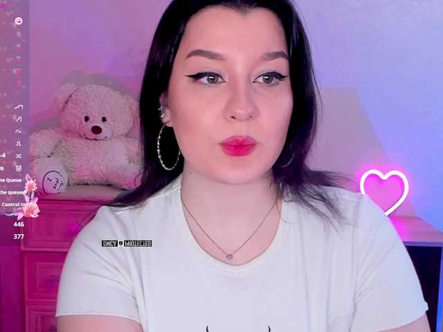 M-O-L-N-I-Y-A's BongaCams show and profile