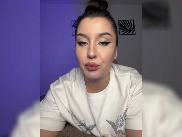 M-O-L-N-I-Y-A live cam on BongaCams