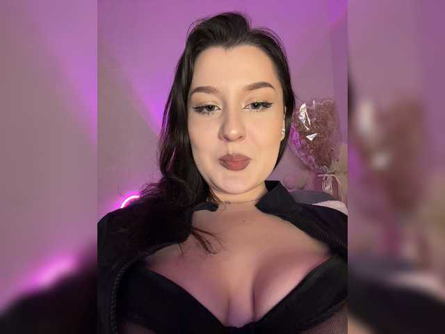 M-O-L-N-I-Y-A live cam on BongaCams