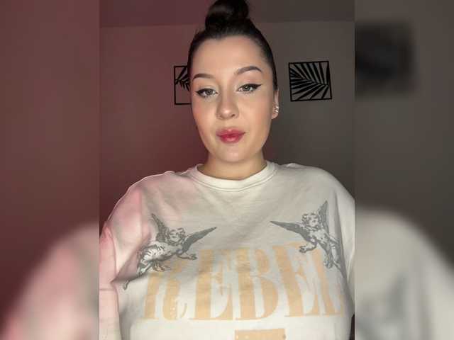 M-O-L-N-I-Y-A live cam on BongaCams