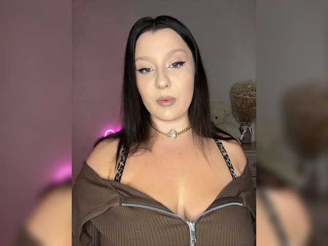 M-O-L-N-I-Y-A live cam on BongaCams
