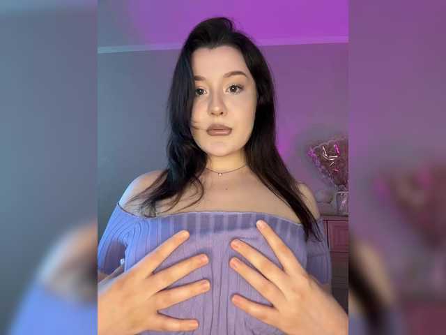 M-O-L-N-I-Y-A live cam on BongaCams