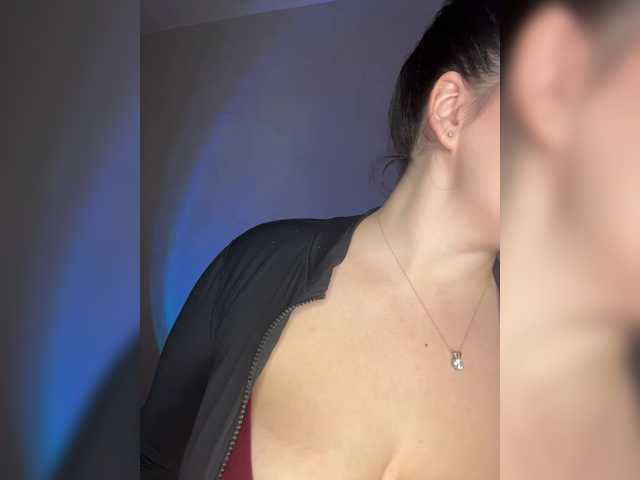 M-O-L-N-I-Y-A live cam on BongaCams