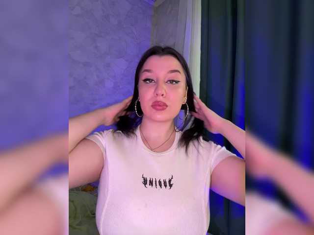 M-O-L-N-I-Y-A's BongaCams show and profile